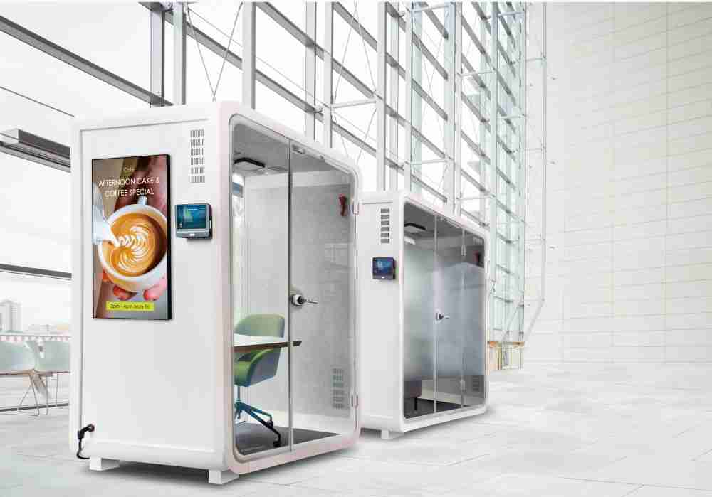 尊龙集团子公司达擎之智慧行动办公舱，，采用PDLC智能调光玻璃设计，，，，透过通电与断电的电流切换，，呈现透明与雾面效果，，，，具节能降耗特性并兼顾隐私，，，确保信息安全